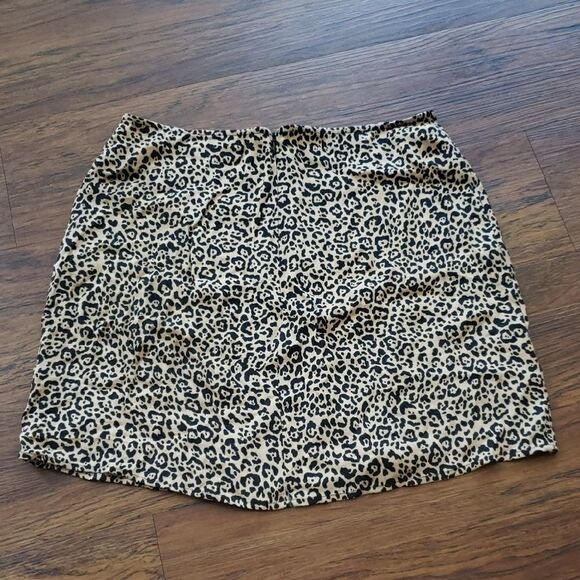 Reformation Leopard Print Chic Edgy Feminine Boho Bold Trendy Mini Skirt Size 6 - Picture 7 of 7